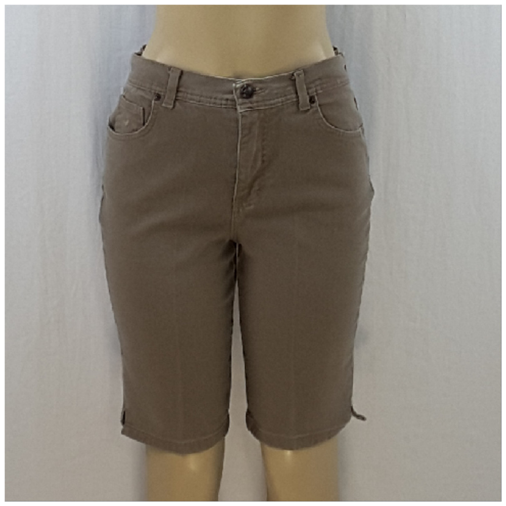 GLORIA VANDERBILT, AMANDA, Bermuda Shorts, size 10 - Picture 2 of 8